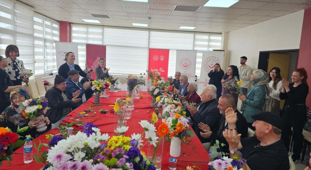 Samsun Huzurevi’nde Çiçek Terapisi Etkinliği Düzenlendi