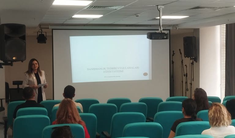 Danışmanlık Tedbiri Yaygınlaştırma Eğitimi’nin ilk grup programı, İl Müdür Yardımcımız Sayın Anıl KELEŞ’in açılış konuşmalarıyla başladı.