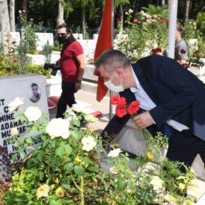 15 Temmuz Şehitleri Ahmet Oruç, Mehmet Oruç, Halit  Yaşar Mine ve Yunus Uğur’un Kabirleri Ziyaret Edildi - fotoğraf 4