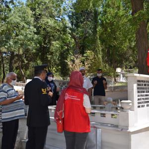 15 Temmuz Demokrasi ve Milli Birlik Günü Kapsamında  Şehit Kabirleri Ziyaret Edildi - fotoğraf 7