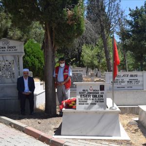 15 Temmuz Demokrasi ve Milli Birlik Günü Kapsamında  Şehit Kabirleri Ziyaret Edildi - fotoğraf 25