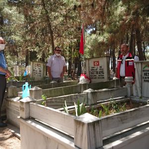 15 Temmuz Demokrasi ve Milli Birlik Günü Kapsamında  Şehit Kabirleri Ziyaret Edildi - fotoğraf 30
