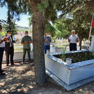 15 Temmuz Demokrasi ve Milli Birlik Günü Kapsamında  Şehit Kabirleri Ziyaret Edildi - fotoğraf 34