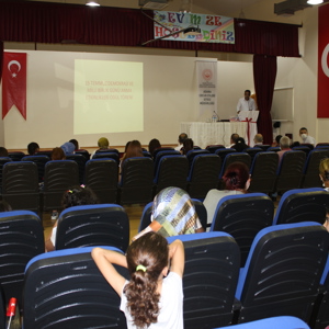“Gençlerin Gözüyle 15 Temmuz” ile “15 Temmuz ve Kahraman Türk Kadını” Konulu Şiir ve Resim Yarışmaları Ödül Töreni - fotoğraf 45