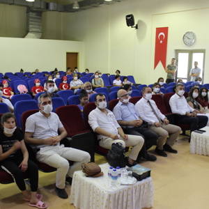 “Gençlerin Gözüyle 15 Temmuz” ile “15 Temmuz ve Kahraman Türk Kadını” Konulu Şiir ve Resim Yarışmaları Ödül Töreni - fotoğraf 50
