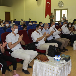 “Gençlerin Gözüyle 15 Temmuz” ile “15 Temmuz ve Kahraman Türk Kadını” Konulu Şiir ve Resim Yarışmaları Ödül Töreni - fotoğraf 42