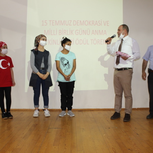 “Gençlerin Gözüyle 15 Temmuz” ile “15 Temmuz ve Kahraman Türk Kadını” Konulu Şiir ve Resim Yarışmaları Ödül Töreni - fotoğraf 20