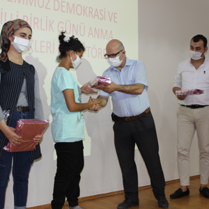 “Gençlerin Gözüyle 15 Temmuz” ile “15 Temmuz ve Kahraman Türk Kadını” Konulu Şiir ve Resim Yarışmaları Ödül Töreni - fotoğraf 13
