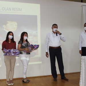 “Gençlerin Gözüyle 15 Temmuz” ile “15 Temmuz ve Kahraman Türk Kadını” Konulu Şiir ve Resim Yarışmaları Ödül Töreni - fotoğraf 37