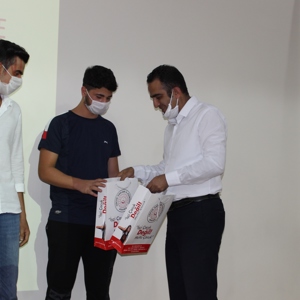“Gençlerin Gözüyle 15 Temmuz” ile “15 Temmuz ve Kahraman Türk Kadını” Konulu Şiir ve Resim Yarışmaları Ödül Töreni - fotoğraf 8