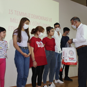 “Gençlerin Gözüyle 15 Temmuz” ile “15 Temmuz ve Kahraman Türk Kadını” Konulu Şiir ve Resim Yarışmaları Ödül Töreni - fotoğraf 9