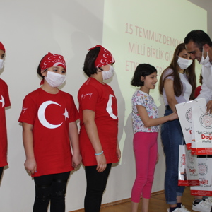 “Gençlerin Gözüyle 15 Temmuz” ile “15 Temmuz ve Kahraman Türk Kadını” Konulu Şiir ve Resim Yarışmaları Ödül Töreni - fotoğraf 7