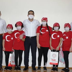 “Gençlerin Gözüyle 15 Temmuz” ile “15 Temmuz ve Kahraman Türk Kadını” Konulu Şiir ve Resim Yarışmaları Ödül Töreni - fotoğraf 6