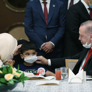 15 Temmuz Şehitlerimizin Emanetleri ve Gazilerimiz Cumhurbaşkanlığı Külliyesi’nde Cumhurbaşkanımız Recep Tayyip Erdoğan ile Bir Araya Geldi - fotoğraf 6