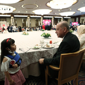 15 Temmuz Şehitlerimizin Emanetleri ve Gazilerimiz Cumhurbaşkanlığı Külliyesi’nde Cumhurbaşkanımız Recep Tayyip Erdoğan ile Bir Araya Geldi - fotoğraf 9