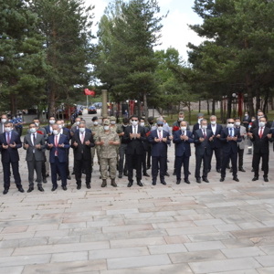  Erzurum’da 15 Temmuz şehitleri mezarı başında anıldı - fotoğraf 3