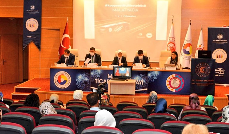 Ticaret Bakanı Ruhsar Pekcan, ilimizde düzenlenen "Türkiye'de Kooperatifçilik ve Kadın Kooperatifleri Paneli ’ne video konferans yöntemiyle katıldı.