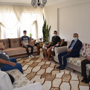 İl Müdürümüz Mahmut ÖZDEMİR Sakarya’da Meydana Gelen Patlamada Yaralanan Uzman Çavuş Furkan DEMİREL’i Ziyaret Etti - fotoğraf 2