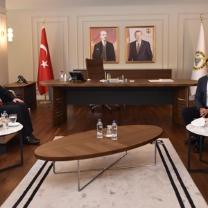 İl Müdürümüz Fatih Ataşlı, Yüreğir Belediye Başkanı Fatih Mehmet Kocaispir’i Makamında Ziyaret Etti - fotoğraf 1