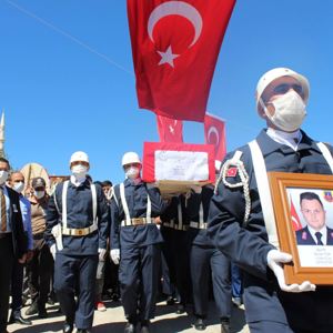 ŞEHİDİMİZ JANDARMA UZMAN ÇAVUŞ BURAK TOK SON YOLCULUĞUNA UĞURLANDI - fotoğraf 1