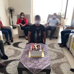 Şahin Çocuk Evinde Koruma ve Bakım Altında Bulunan Çocuğumuzun Doğum Günü Kutlandı - fotoğraf 1