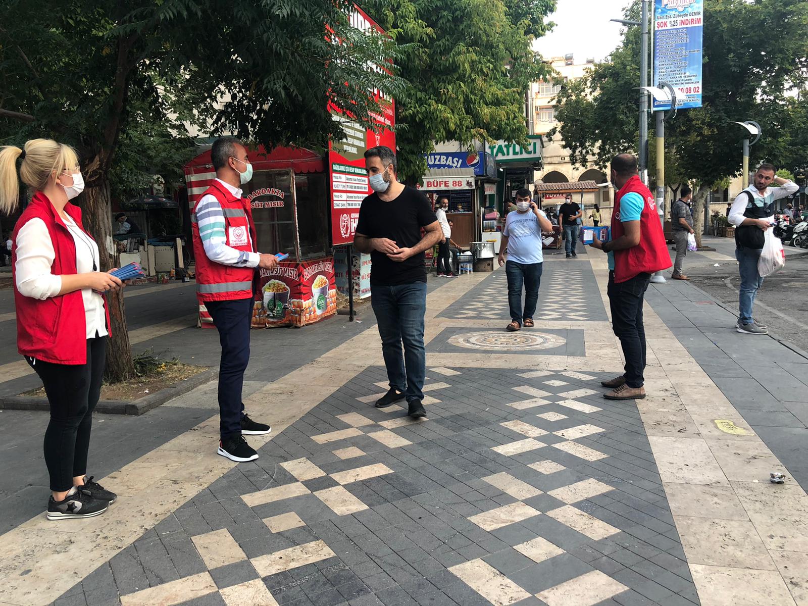 İl Müdürümüz Sayın Fehmi ÇELİK, Koronavirüse Karşı Alınacak Tedbirlerle İlgili Bilgilendirme Broşürü Dağıttı.