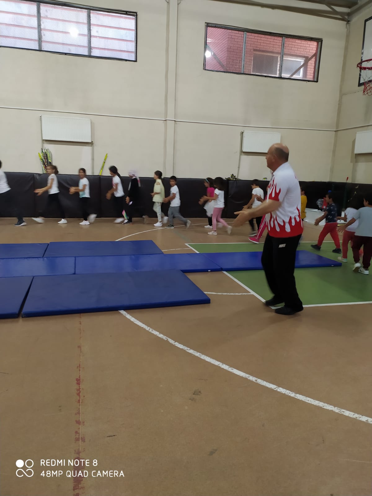 İL MÜDÜRÜMÜZDEN ÇOCUKLARA CİMNASTİK EĞİTİMİ