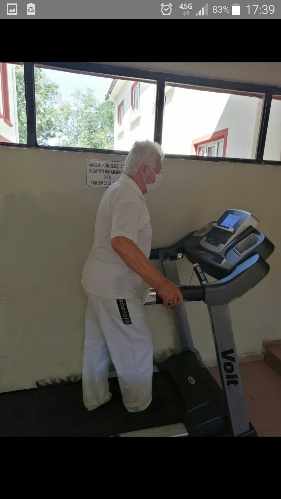 Kırklareli Huzurevinde koruma ve bakım altında bulunan Değerli Büyüklerimiz "spor yap, sağlıklı kal" anlayışıyla her gün sağlık personelimiz gözetiminde yürüyüş, koşu ve vücut egzersizlerini düzenli bir şekilde yapmaktadırlar.