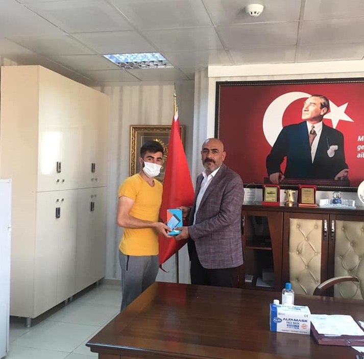 Çocuk Evleri Sitesi Müdürlüğümüzde Koruma ve Bakım altındaki gencimiz Semih GÜLER, Özel Yetenek Sınavı'nda gösterdiği başarı ile Muş Alparslan Üniversitesi, Antrenörlük Eğitimi Bölümü'ne dereceyle yerleşti.