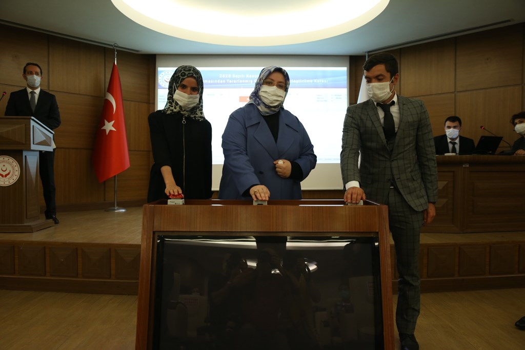 Bakanlığımıza bağlı kurum ve kuruluşlarda büyüyen ve kamuda istihdam hakkı kazanan gençlerimizin 14 Eylül’de başlayan tercih işlemleri 21 Eylül’e kadar devam edecek.         