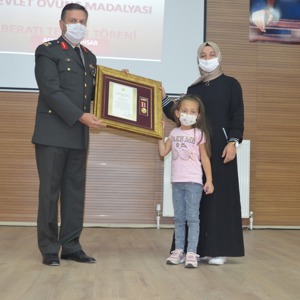 Devlet Övünç Madalyaları ve Beratları Şehit Yakınları ve Gazilere Takdim Edildi - fotoğraf 7