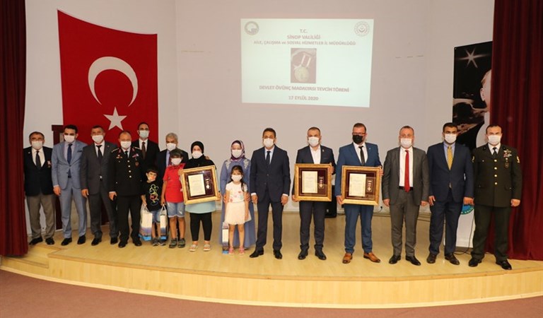 Valimiz Sayın Erol Karaömeroğlu Devlet Övünç Madalyası ve Beratı Tevcih Törenine Katıldı