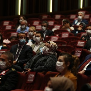 Şehit Yakınları ile Gazi ve Gazi Yakınlarına Devlet Övünç Madalyası - fotoğraf 5