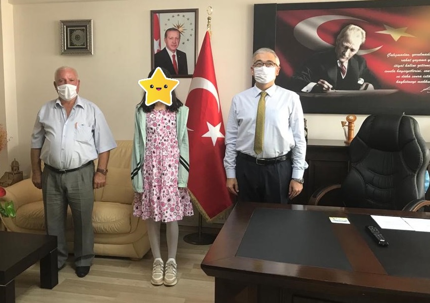 Koruyucu Ailelerimizden Sedat EREN Kırklareli Aile, Çalışma ve Sosyal Hizmetler İl Müdürü Faruk UYSAL’ı ziyaret etti.