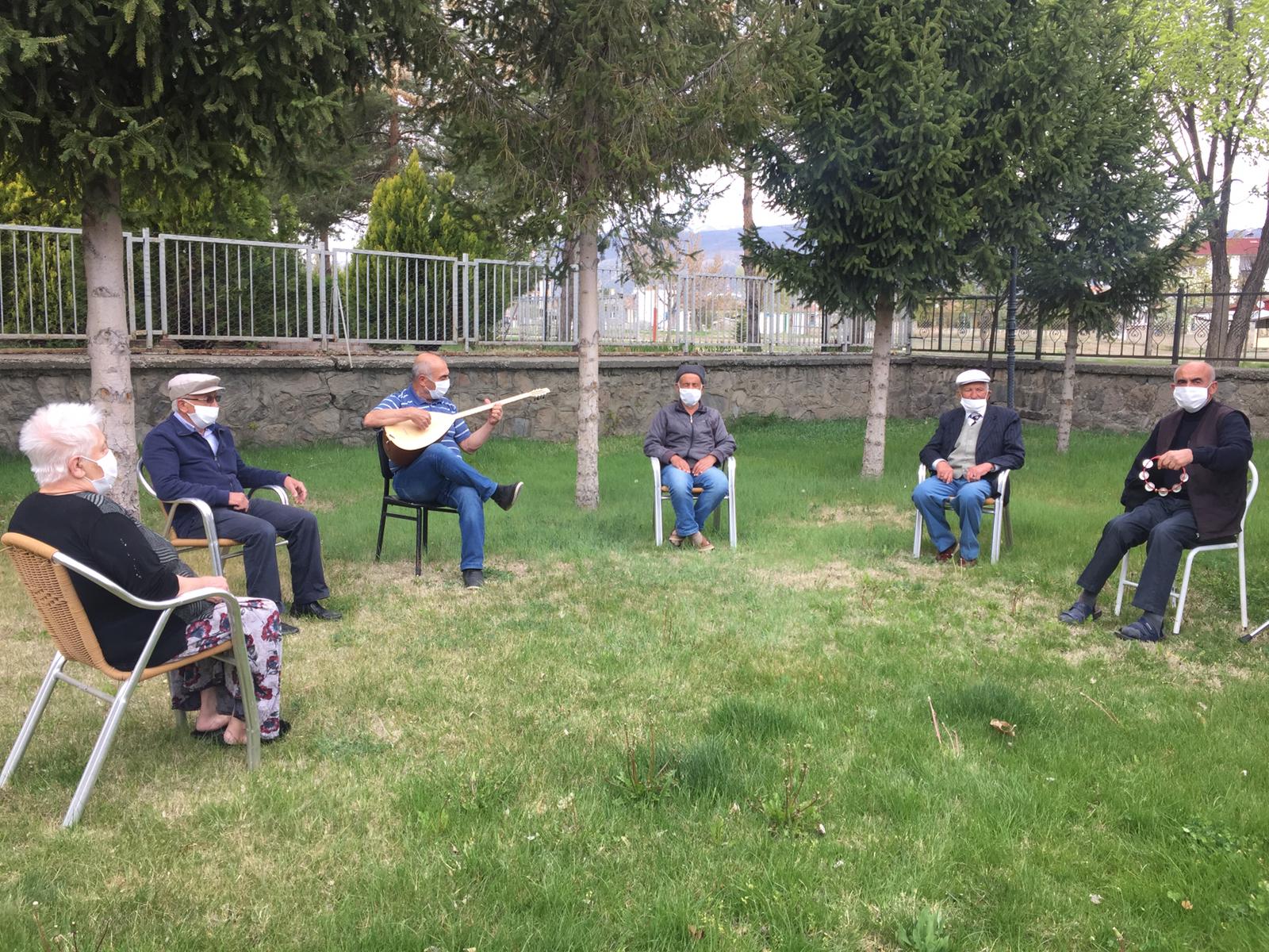 Bakan Selçuk: “Yaşlılarımızın İyi Koşullarda Yaşamlarını Sürdürmeleri İçin Site, Avlu ve Küçük Ev Tipi Huzurevi Modellerini Yaygınlaştıracağız”