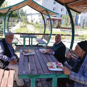Huzurevinde Mangal Etkinliği - fotoğraf 1