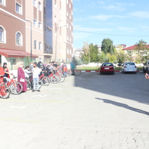 ENGELLİ VATANDAŞLARA BİSİKLET HEDİYE EDİLDİ - fotoğraf 1