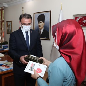 Yüreklerde Minnet, Dillerde Vali Baba - fotoğraf 2