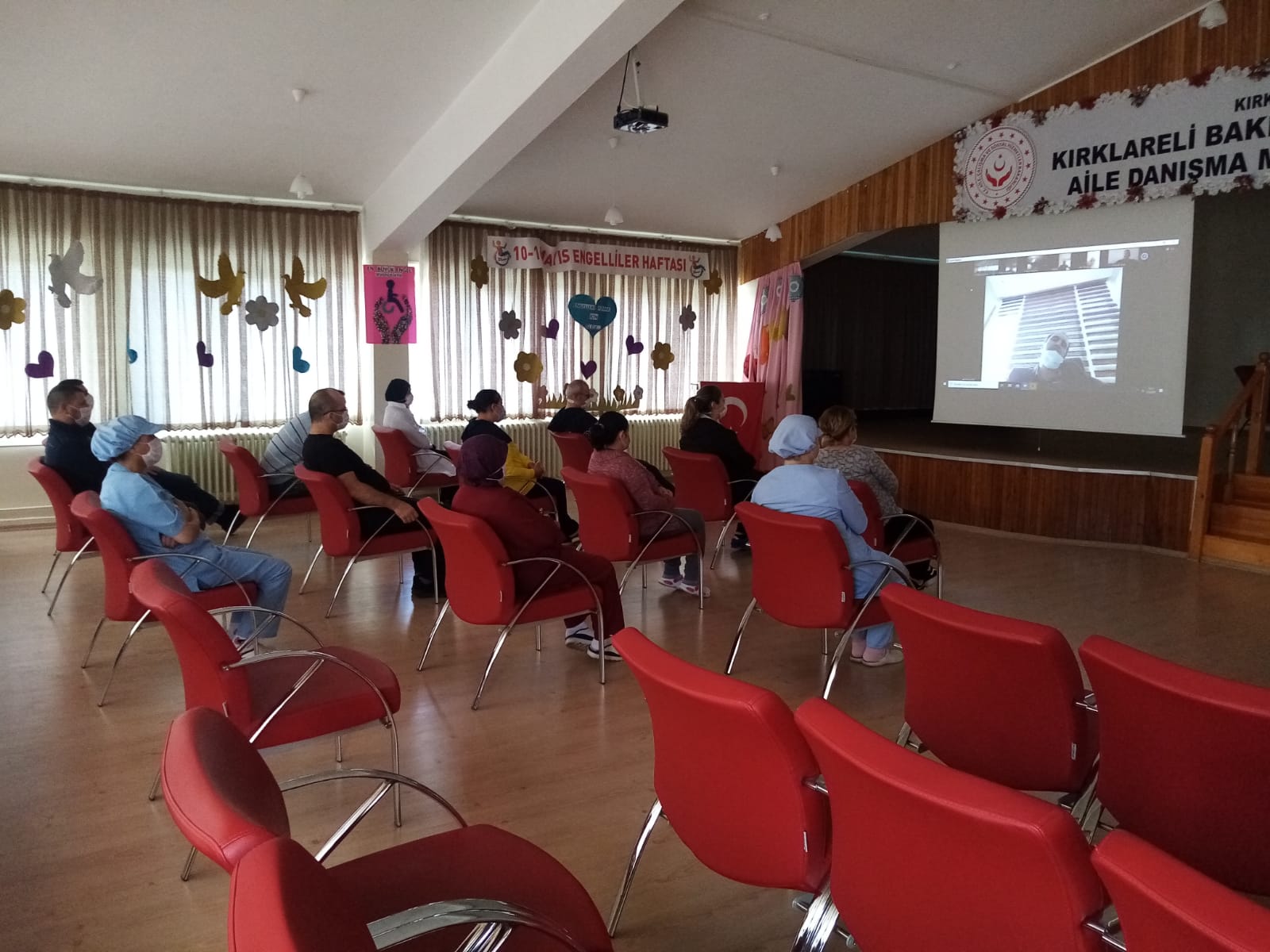 Engelli ve Yaşlı Bakım kuruluşlarımızda görevli personelimize “Bulaşıcı Hastalıklardan Korunma” konulu eğitim verildi.