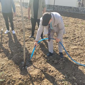 ENGELSİZ YAŞAM MERKEZİNDE FİDAN DİKİMİ VE PEYZAJ ÇALIŞMASI YAPILDI - fotoğraf 3