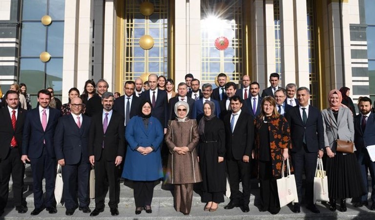 Emine Erdoğan Hosts Zehra Zümrüt Selçuk and Foster Families in the Presidential Palace within the Scope of the Workshop Organized by the Ministry of Family, Labour and Social Services