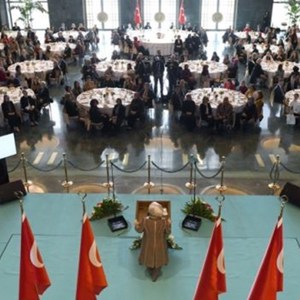 Emine Erdoğan Hosts Zehra Zümrüt Selçuk and Foster Families in the Presidential Palace within the Scope of the Workshop Organized by the Ministry of Family, Labour and Social Services - fotoğraf 6