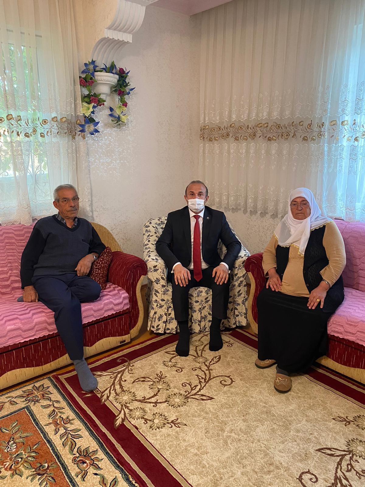 ŞEHİT ANNE VE BABASI ZİYARET EDİLDİ