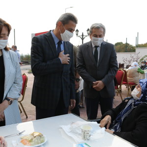 Valimiz Sayın Erol Karaömeroğlu Ve Eşi Filiz Karaömeroğlu Hanımefendi Huzurevi’ni Ziyaret Etti - fotoğraf 5