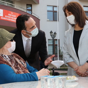 Valimiz Sayın Erol Karaömeroğlu Ve Eşi Filiz Karaömeroğlu Hanımefendi Huzurevi’ni Ziyaret Etti - fotoğraf 6