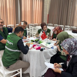 DESTEK BİZDEN, İLK ADIM SENDEN  Sosyal Hizmet Merkezimizden hizmet alan kadınlara yönelik, Yeşilay Kadirli İlçe Temsilciliği iş birliğinde Bağımlılıkla Mücadele Farkındalık ve Güçlendirme çalışması gerçekleştirilmiştir. - fotoğraf 2