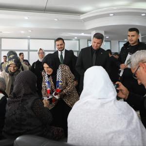 AK Parti Genel Başkan Yardımcısı Sayın Hülya TERZİOĞLU ve Beraberindeki Heyetten Gazi Huzurevi’ne Ziyaret - fotoğraf 3