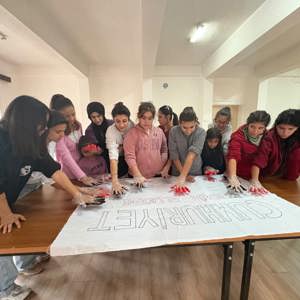 Kilis Çocuk Hakları Komitesi’nden “Cumhuriyet Emin Ellerde” Yürüyüşü - fotoğraf 1