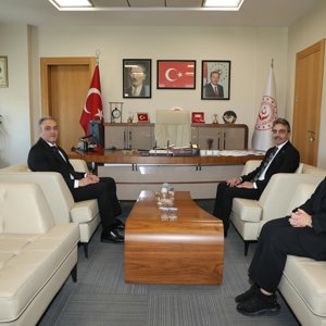 Erenler Belediye Başkanı Sayın Şenol DİNÇ ve Belediye Başkan Yardımcısı Sayın Banu YEŞİL, İl Müdürümüz Sayın Cemal Keskin’e yeni görevi dolayısıyla hayırlı olsun ziyaretinde bulundu. - fotoğraf 2