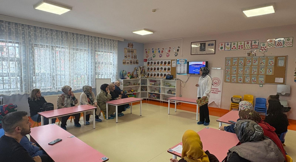 Kartepe’de Velilere Aile İçi İletişim ve Kadına Yönelik Şiddetle Mücadele Eğitimi Verildi